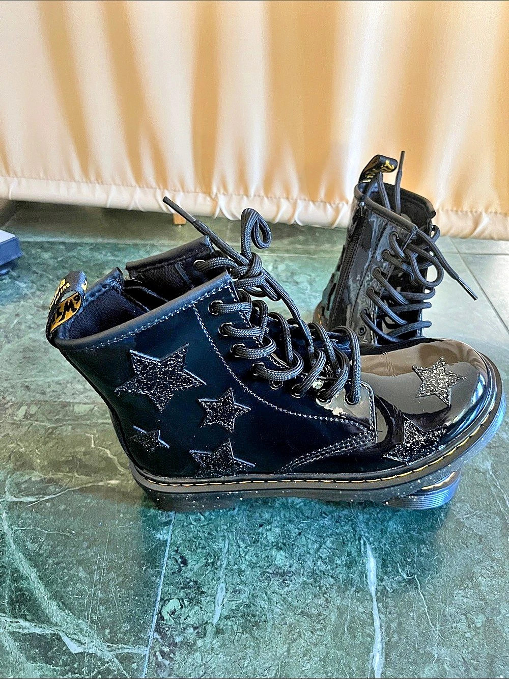 Dr. Martens Junior 1460 Glitter Star Patent Lace Up Boots US 3